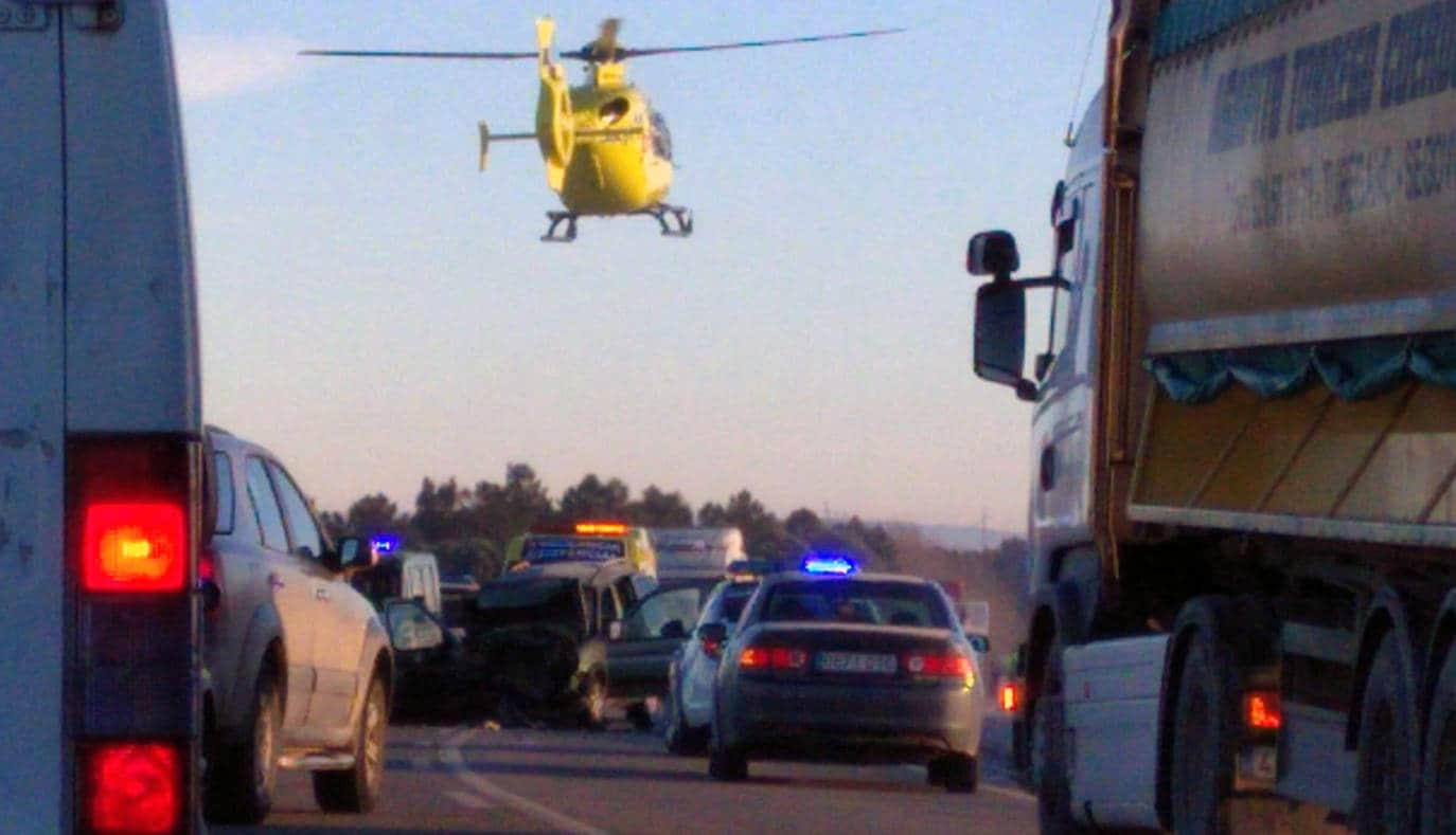 Fotografía tomada en el lugar de la colisión unos minutos después del accidente.