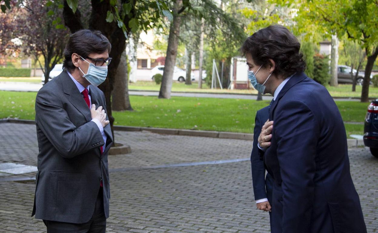El ministro de Sanidad, Salvador Illa, y el presidente de la Junta, Alfonso Fernández Mañueco, durante su último encuentro en Valladolid. 
