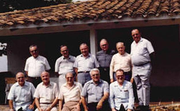 Junto a sacerdotes en Colombia.