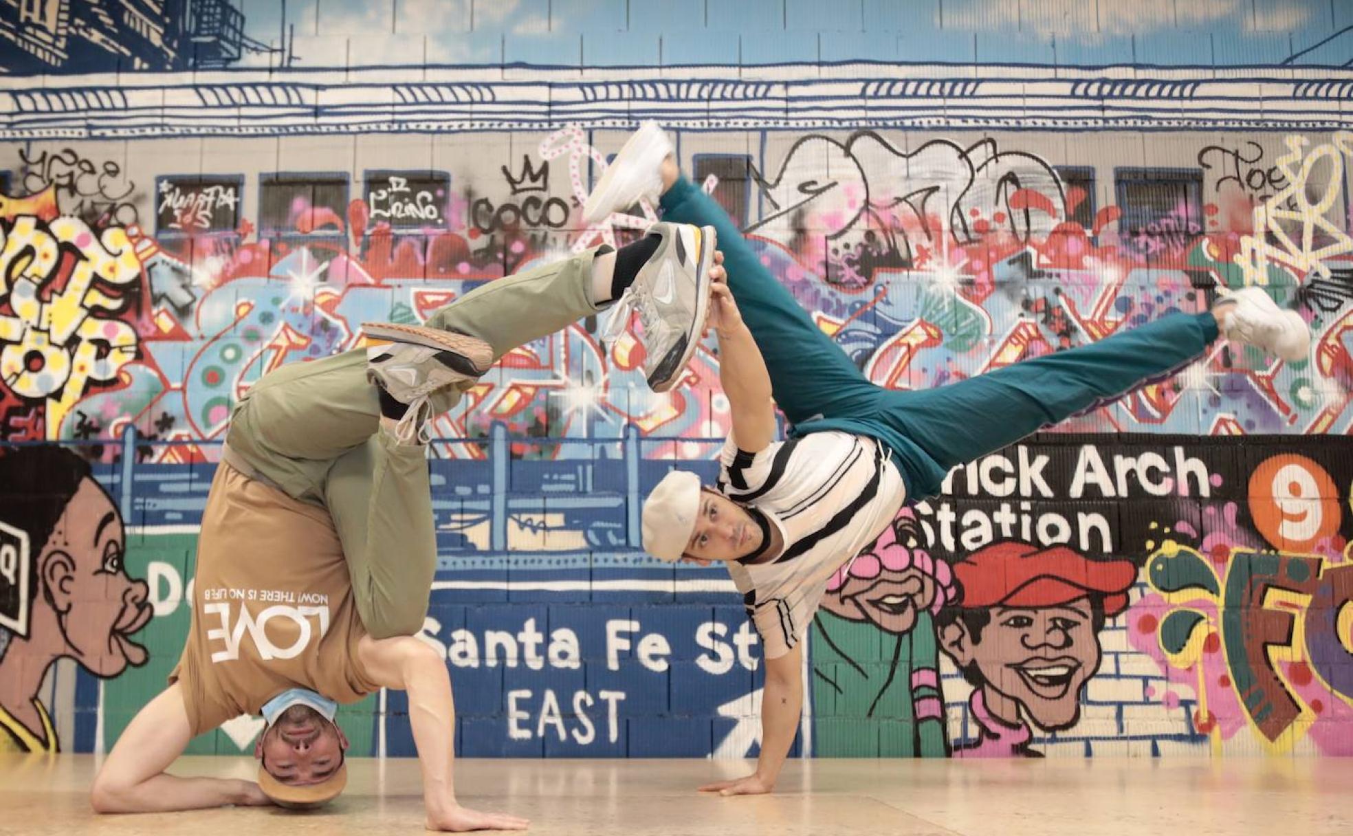 Breakdance. Juan Pardo y Carlos Ballón son dos de los responsables del colectivo Fresas con Nata que gestionan el espacio Andén 47 en Valladolid. 