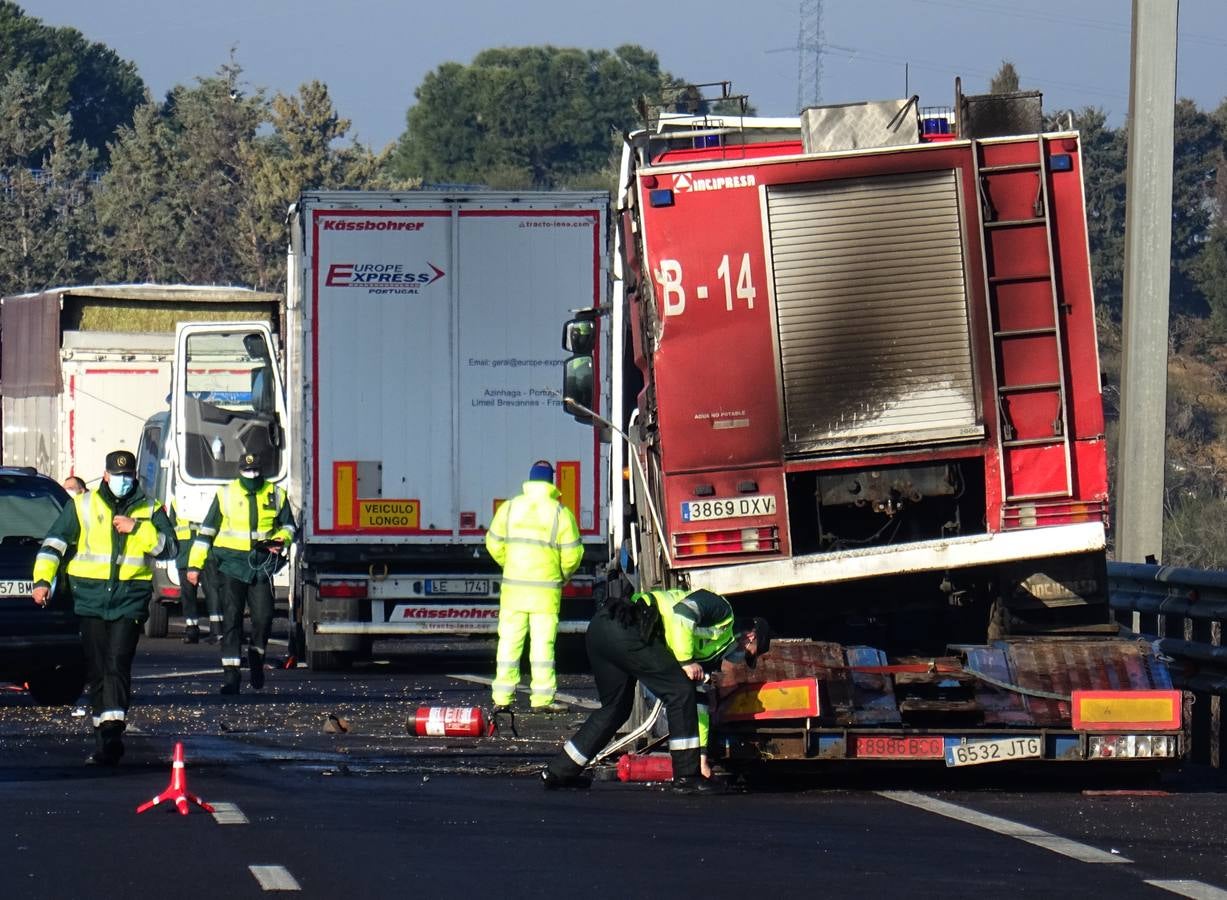 Fotos: Tres camioneros fallecidos en Tordesillas tras sufrir un atropello
