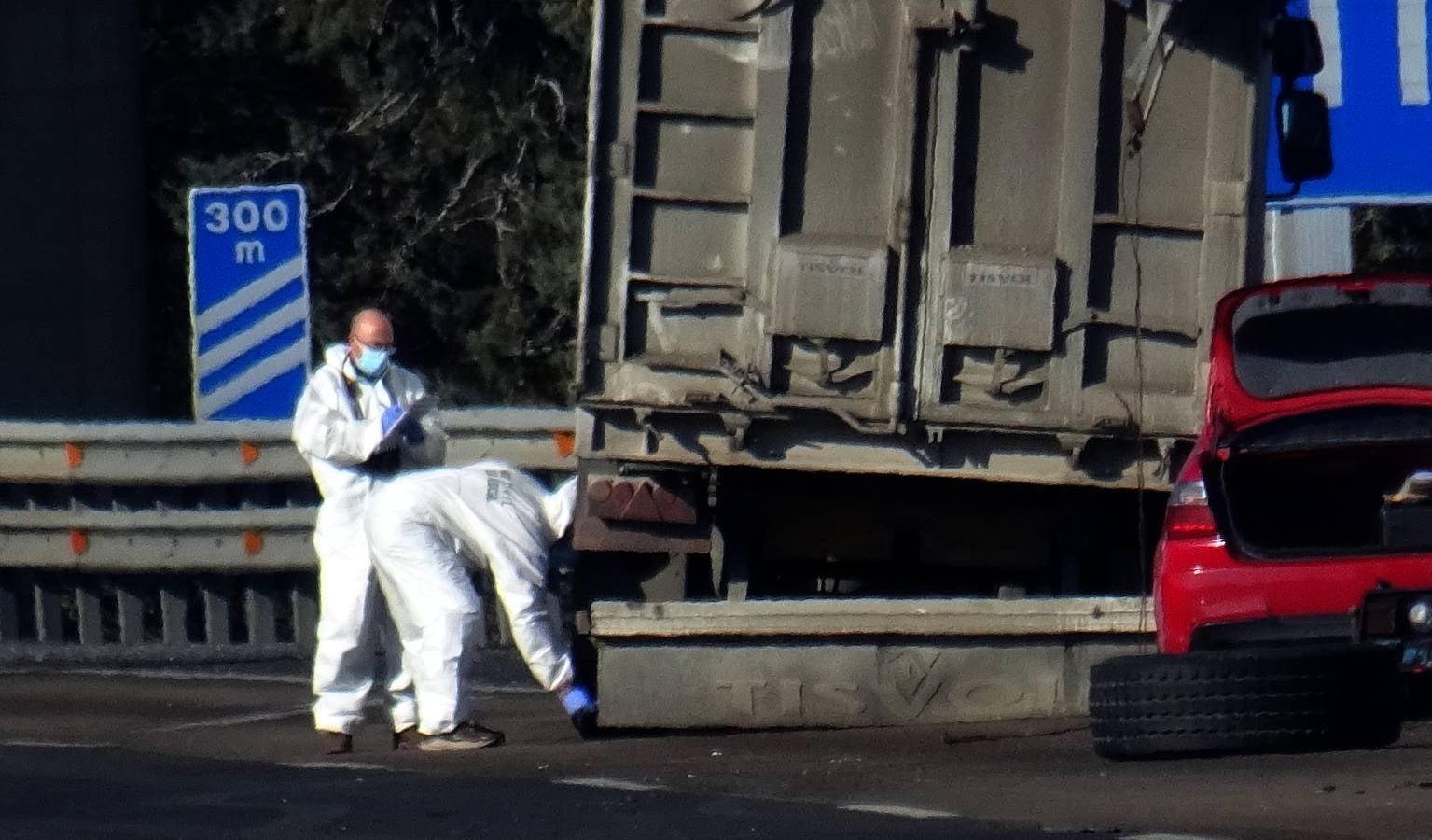 Fotos: Tres camioneros fallecidos en Tordesillas tras sufrir un atropello