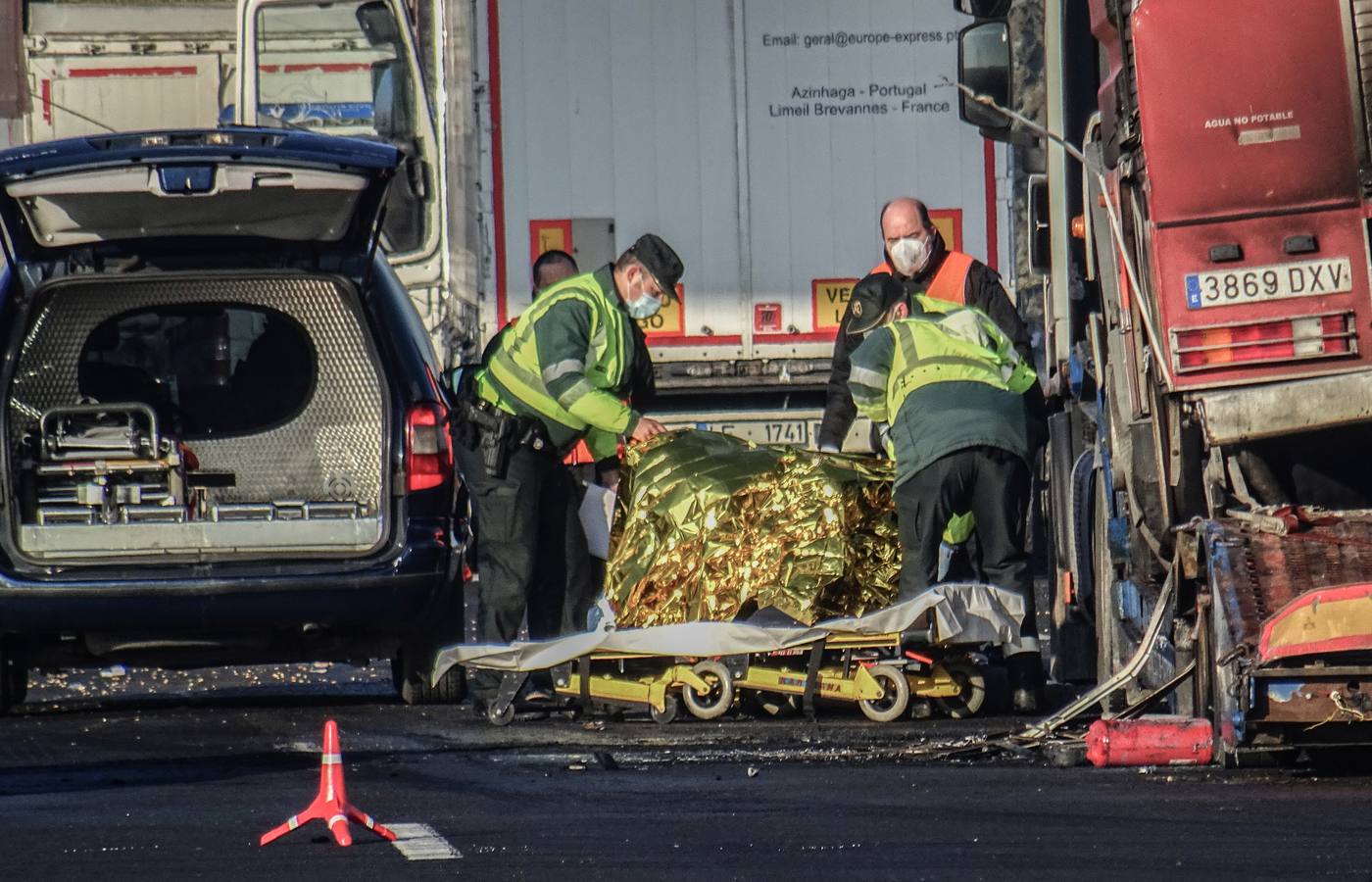 Fotos: Tres camioneros fallecidos en Tordesillas tras sufrir un atropello