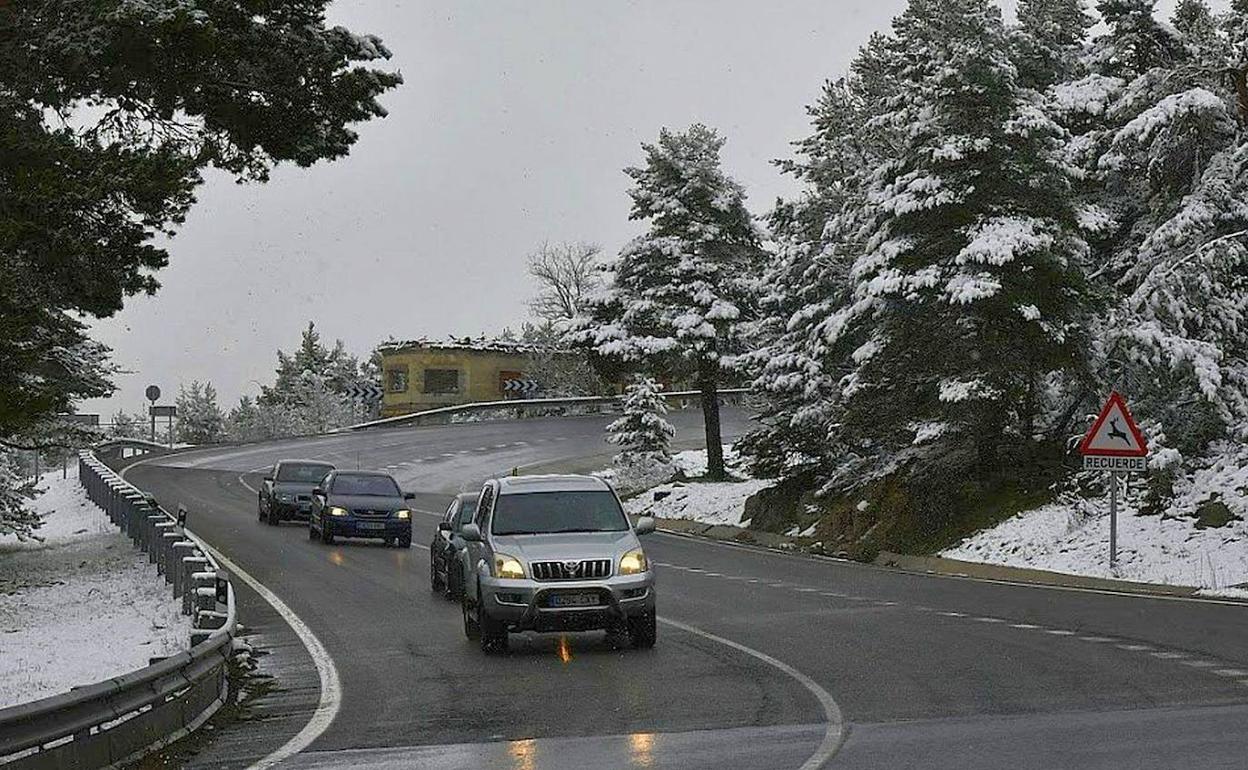 Nieve en la carretera, en la provincia de Segovia