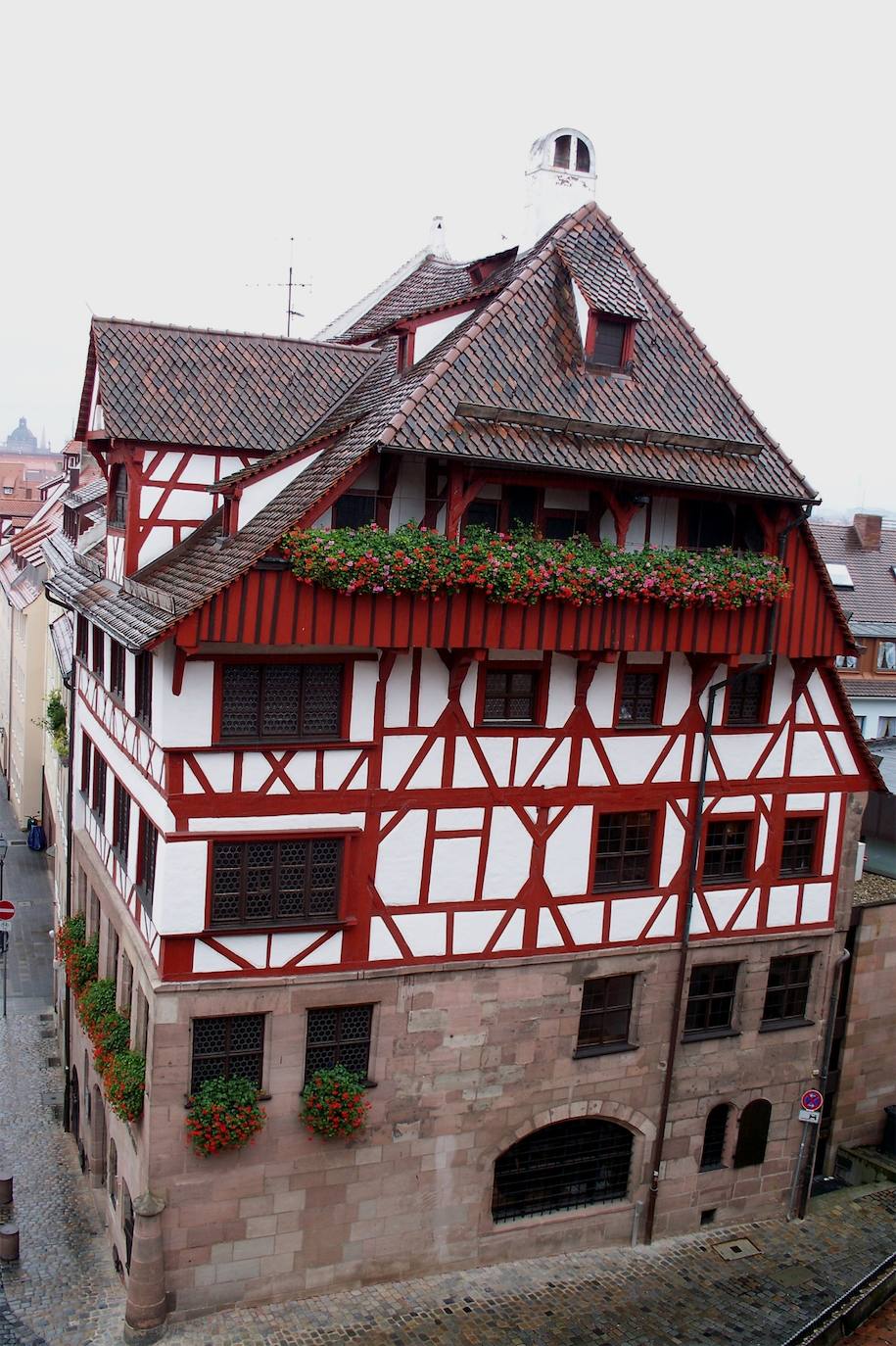 7.- Durero (Núremberg) | Alberto Durero, uno de los más importantes los pintores renacentistas alemanes, nació y vivió en la ciudad de Núremberg. La casa, que adquirió en la cima de su éxito, se encuentra en la parte alta de la población, frente al castillo.