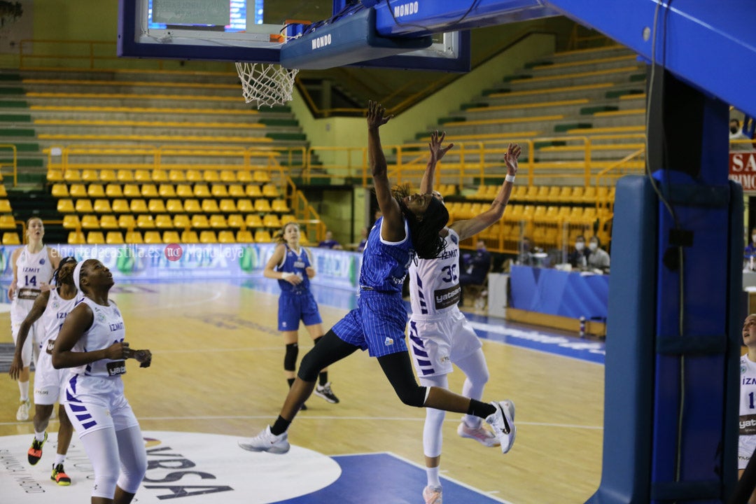 Perfumerías Avenida - Izmit Belediyespor 