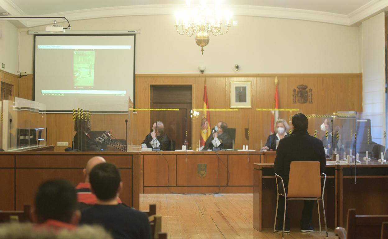 El acusado durante su declaración en el juicio.