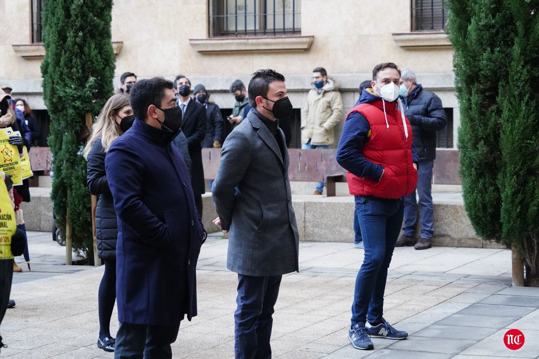 Concentración de peluquerías y barberías en la Plaza de la Constitución 