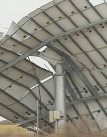 Imagen secundaria 2 - Las placas, dañadas por el viento.