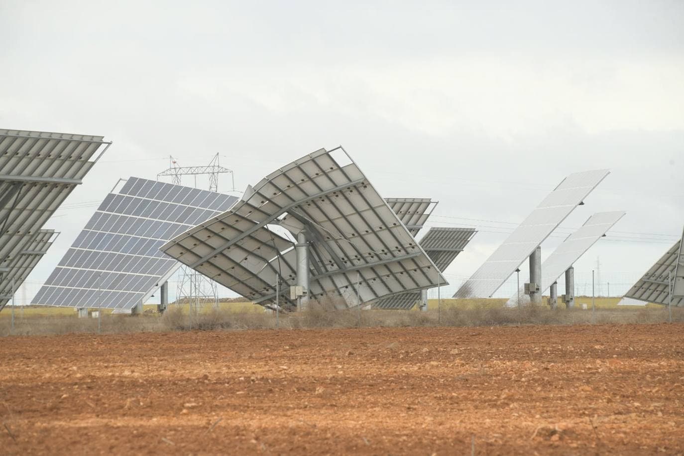 El viento causa daños a una veintena de placas solares en La Mudarra