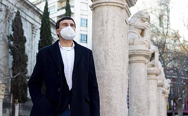 José María Vicente Pradas, en la Plaza de la Universidad de Valladolid.