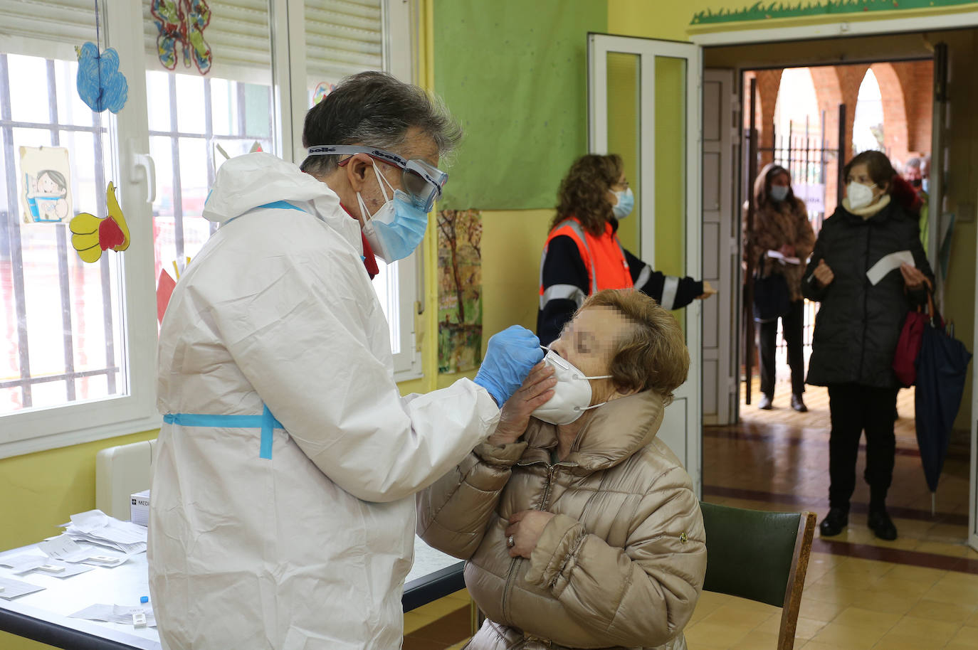 Pruebas en Lantadilla, esta mañana en el consultorio médico. 