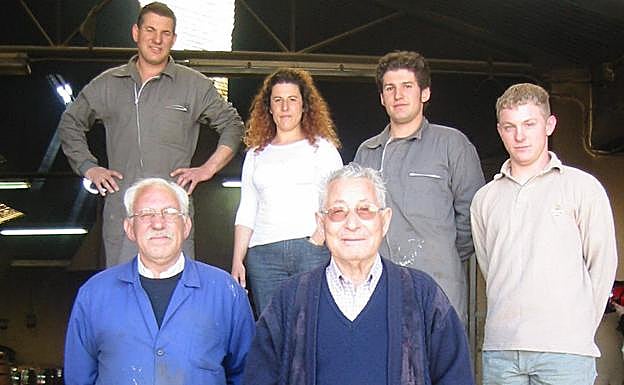 La familia Burgos, con Mariano abajo a la izquierda.