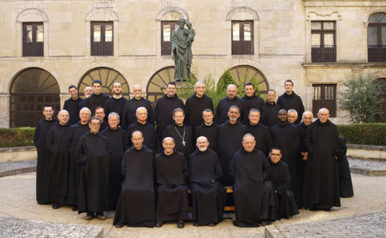 Monjes de la comunidad benedictina de Santo Domingo de Silos. 