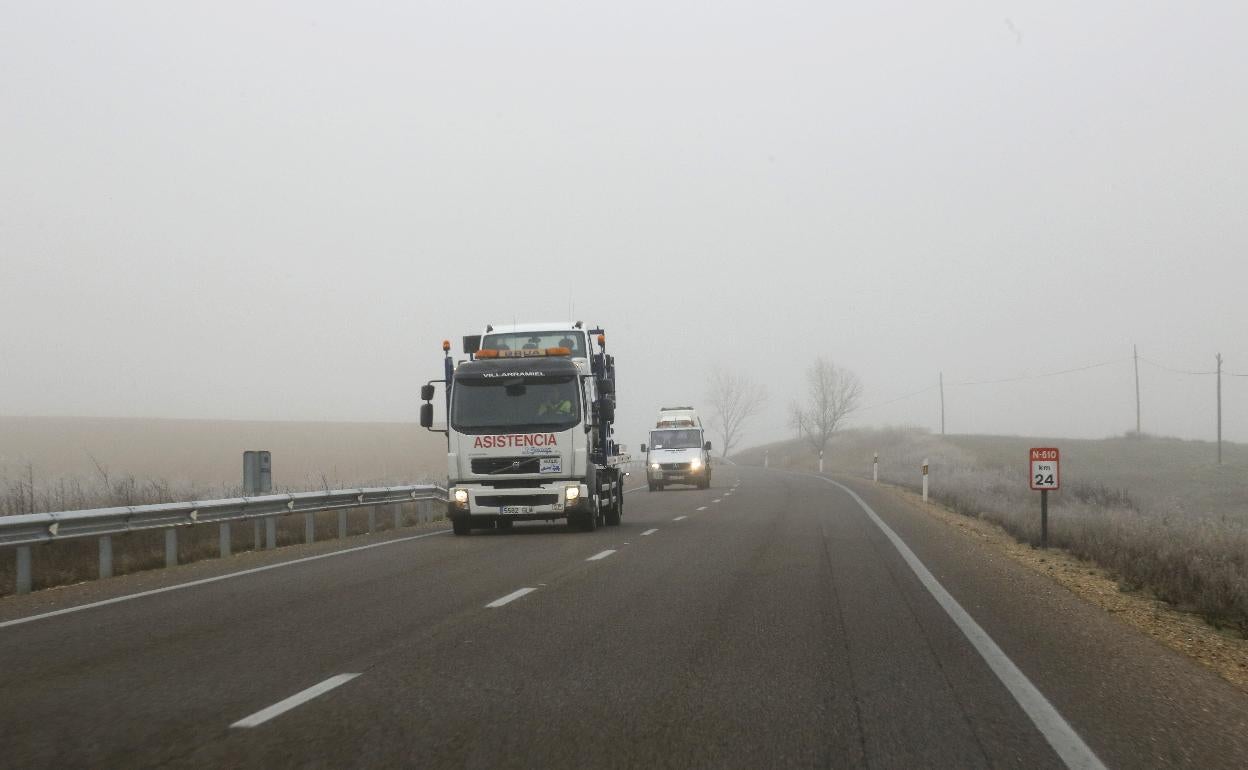 La niebla complica el tráfico en tramos de la red principal de carreteras de Burgos, Ávila y Segovia