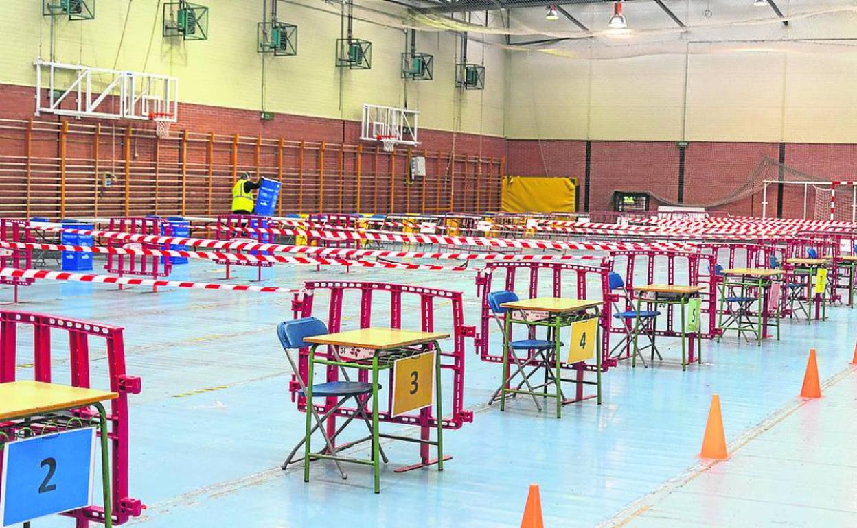 Mesas preparadas para el cribado en el Pabellón de Campos Góticos. 