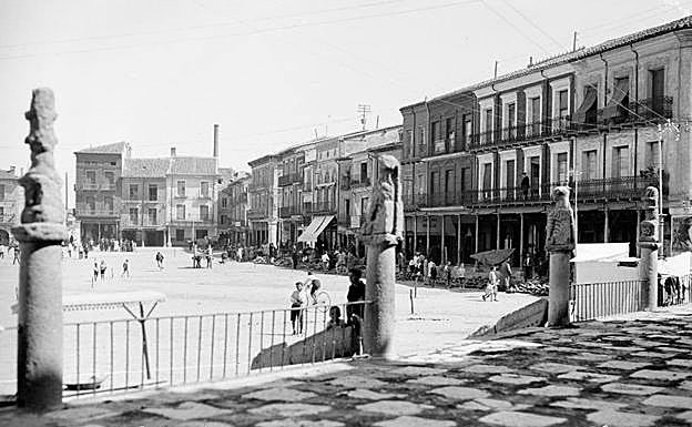 Fotografía antigua de la Plaza Mayor de Medina del Campo.