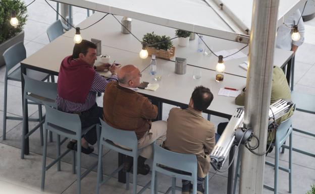 Luis Miguel González Gago, Jesús Julio carnero y Conrado Íscar, en la reunión de junio de 2019 en la que la dirtección nacional quiso apartar de la Presidencia provincial del PP a Carnero.