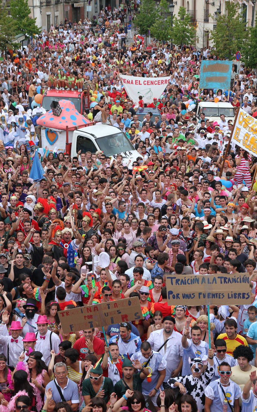 Peñistas, durante el último pregón en el Real Sitio de San Ildefonso.
