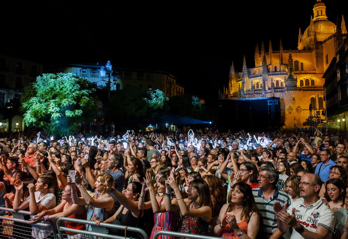 Concierto en la Plaza Mayor de Segovia durante las fiestas de San Juan y San Pedro de 2019.