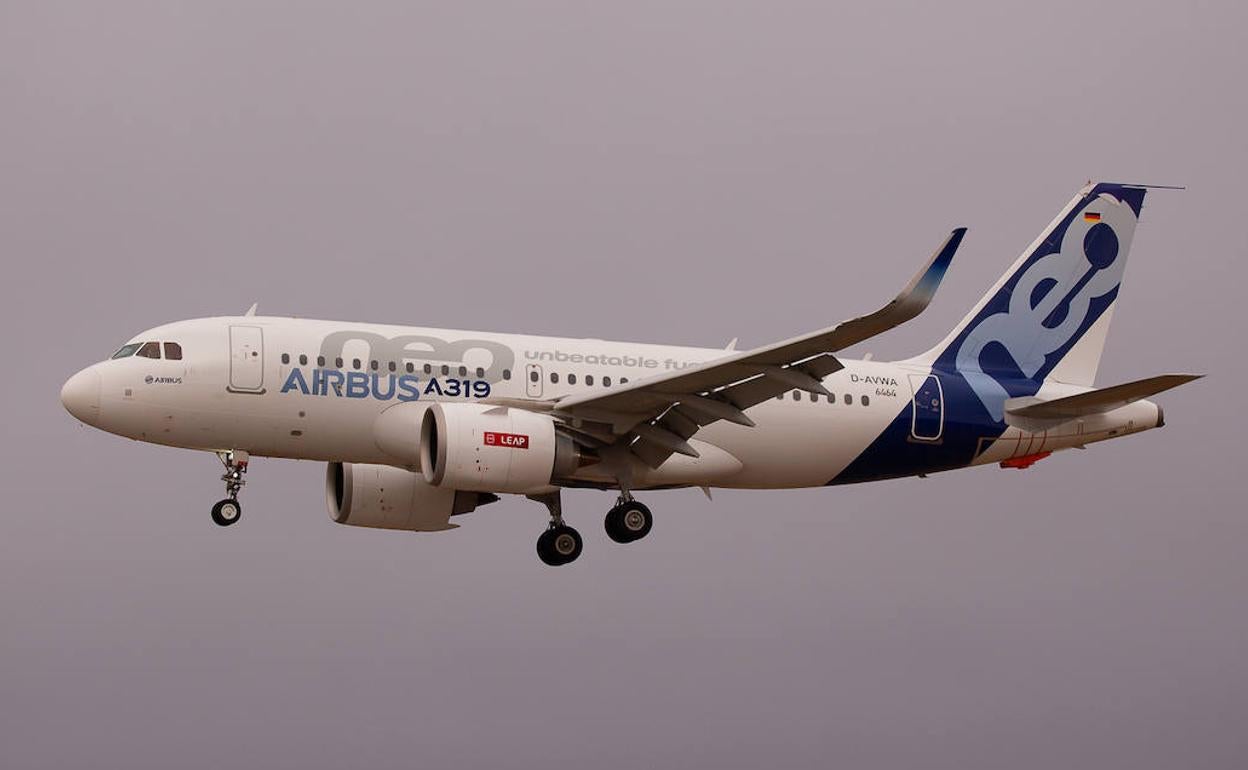 Vista del Airbus Neo A319 en León. 