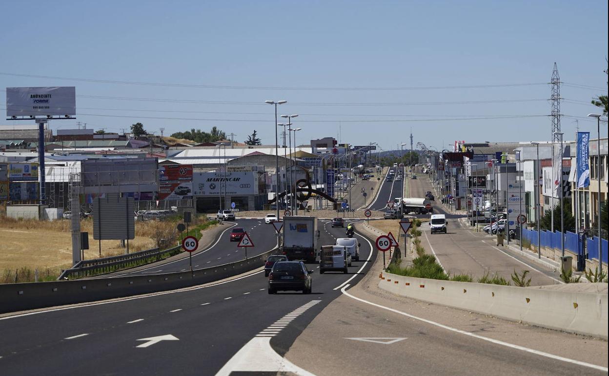 Acceso al polígono de Villares de la Reina.