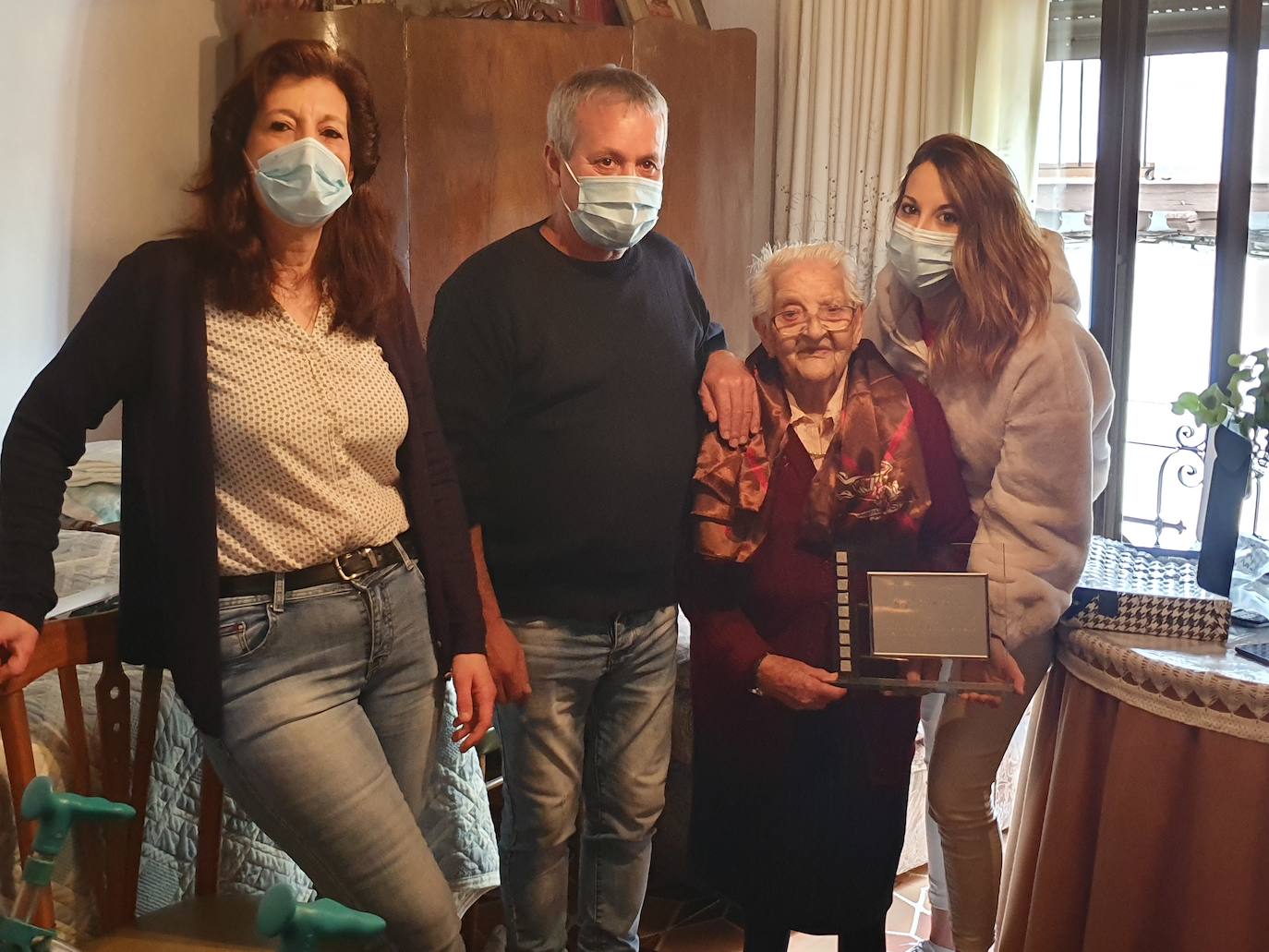 Fotos: Josefa Ripoll Martín celebra sus 100 años en Garcibuey, Salamanca