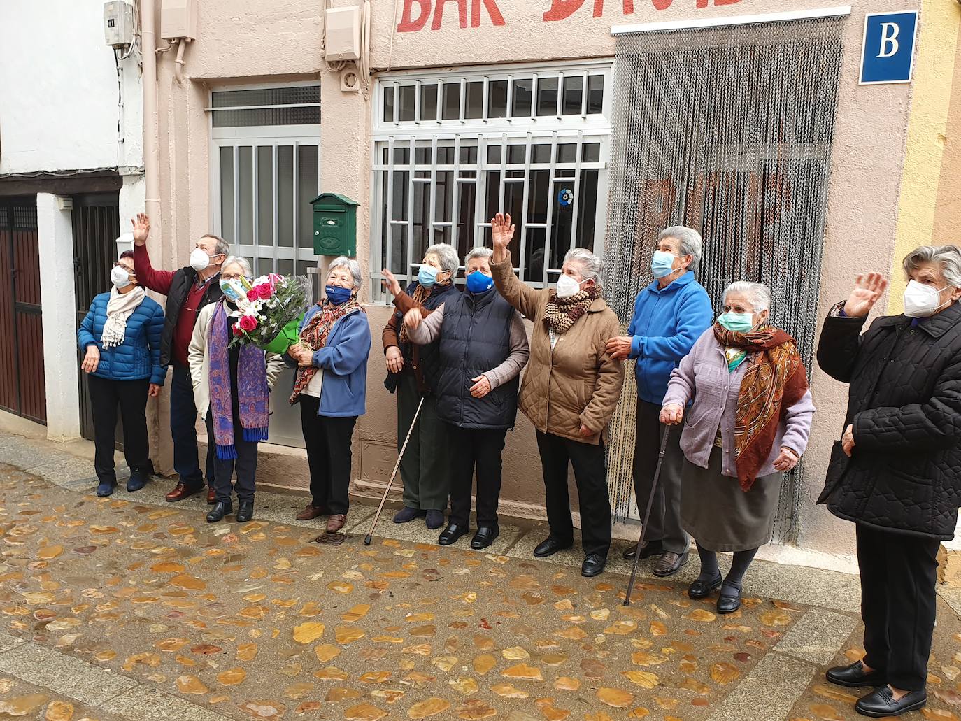 Fotos: Josefa Ripoll Martín celebra sus 100 años en Garcibuey, Salamanca