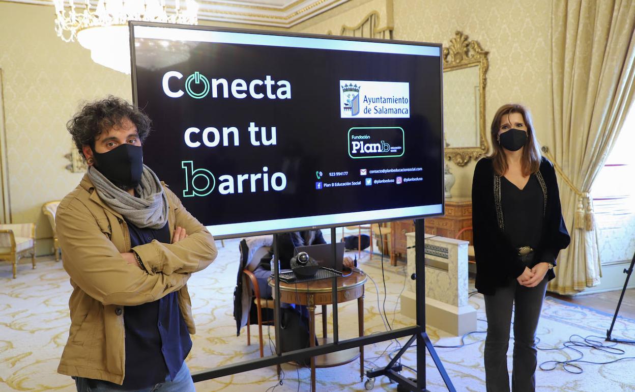Roberto Muñoz y Almudena Parres, ayer en el Ayuntamiento. 