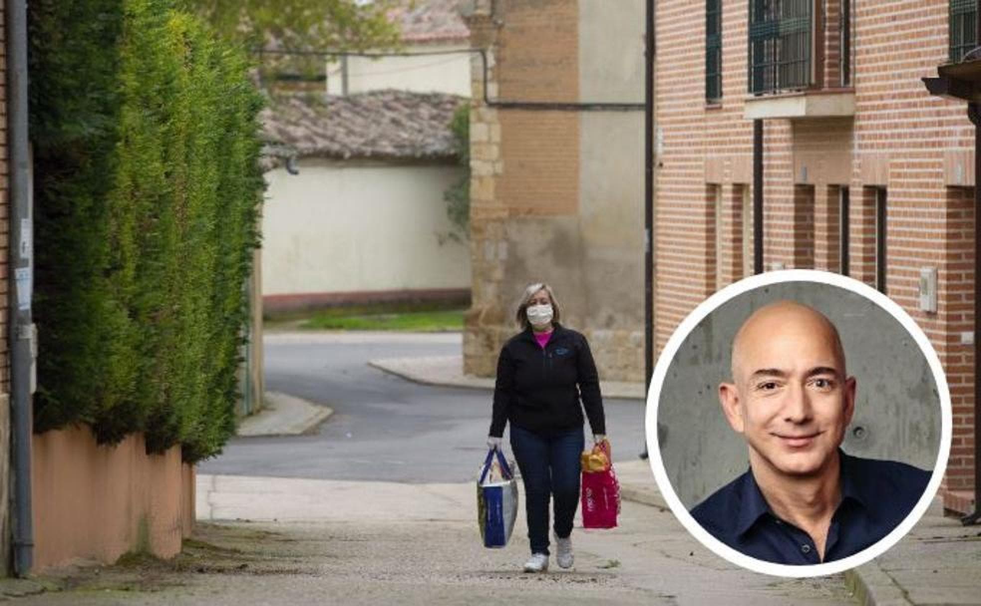 Una vecina pasea por Villafrechós, el pasado mes de abril. A la derecha, imagen de Jeff Bezos.
