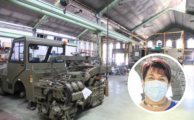 En grande, las instalaciones de la base mixta en Segovia; en pequeño, la alcaldesa, Clara Luquero.