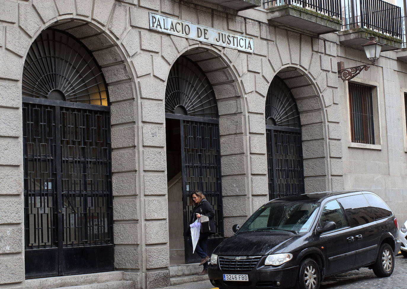 Entrada a la Audiencia Provincial de Segovia.