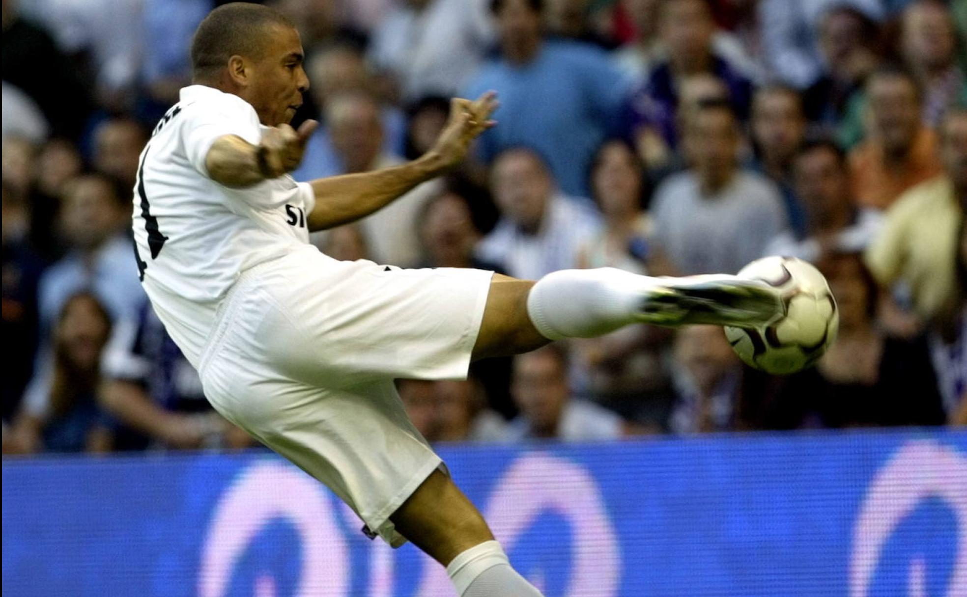 Ronaldo marca su primer gol con el Real Madrid en el año 2002 ante el Alavés