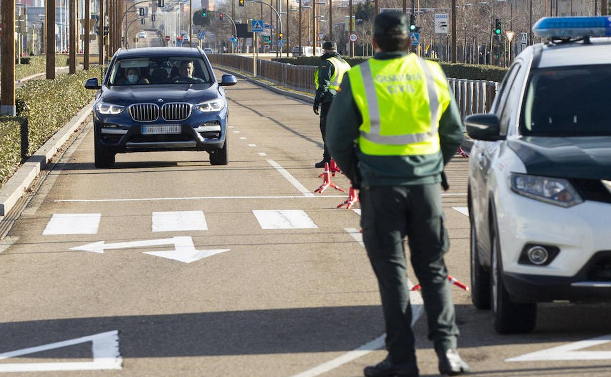 Control de la Guardia Civil en Valladolid capital.