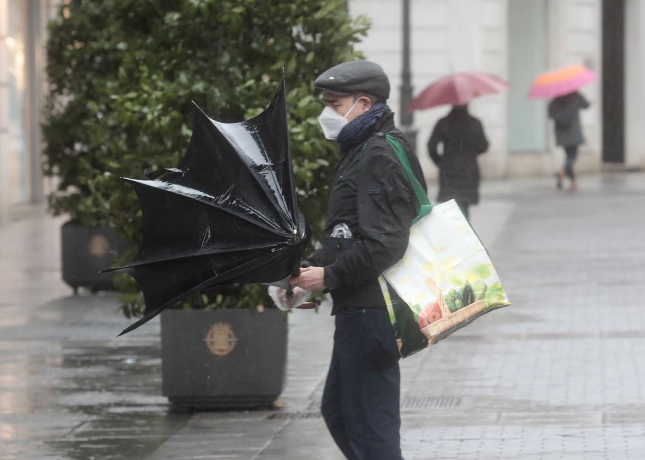 Fotos: Día de lluvia en Valladolid