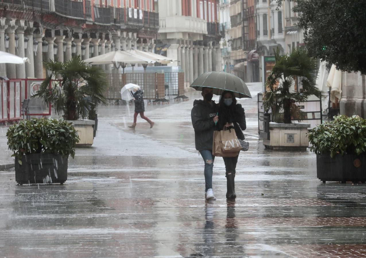 Fotos: Día de lluvia en Valladolid