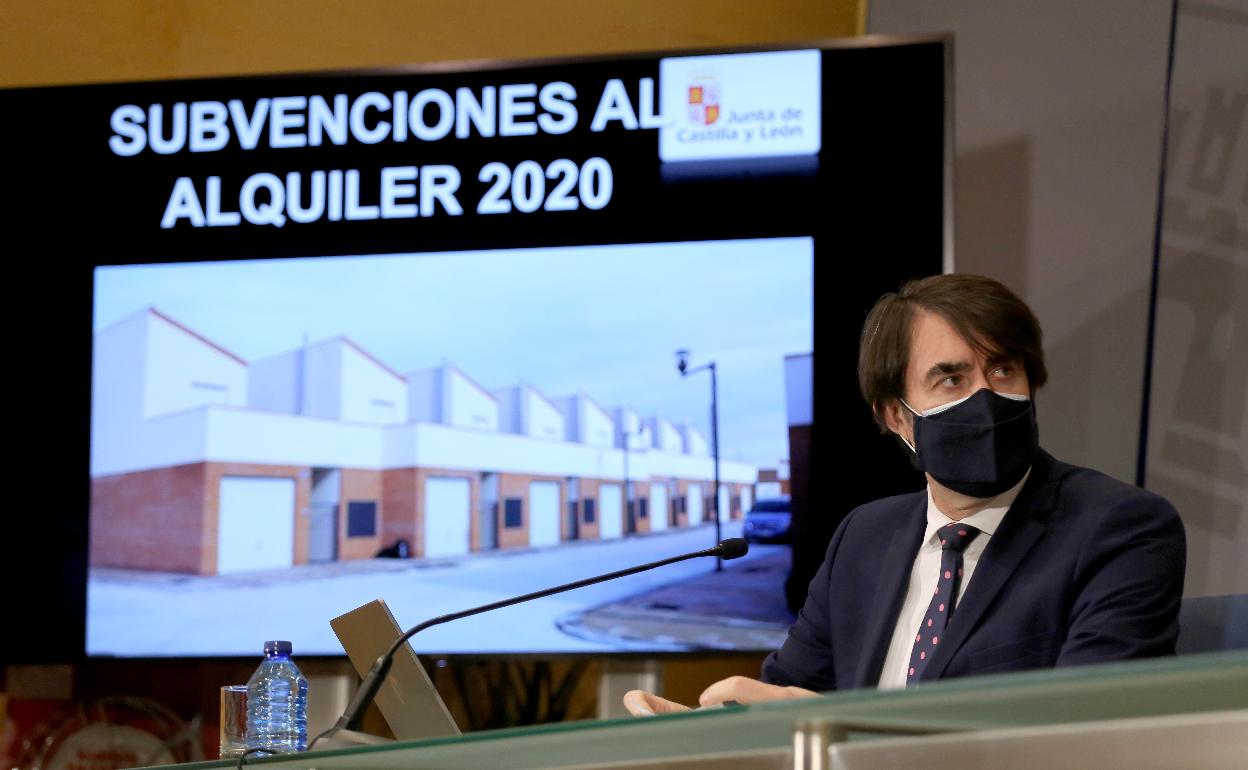 Juan Carlos Suárez-Quiñones presenta la resolución de la convocatoria de ayudas.