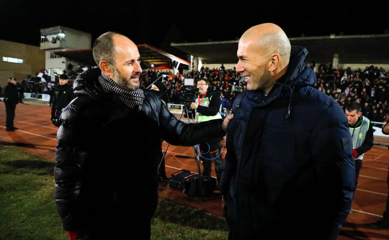 Luaces junto a Zidane el año pasado en la Copa del Rey con Unionistas. 