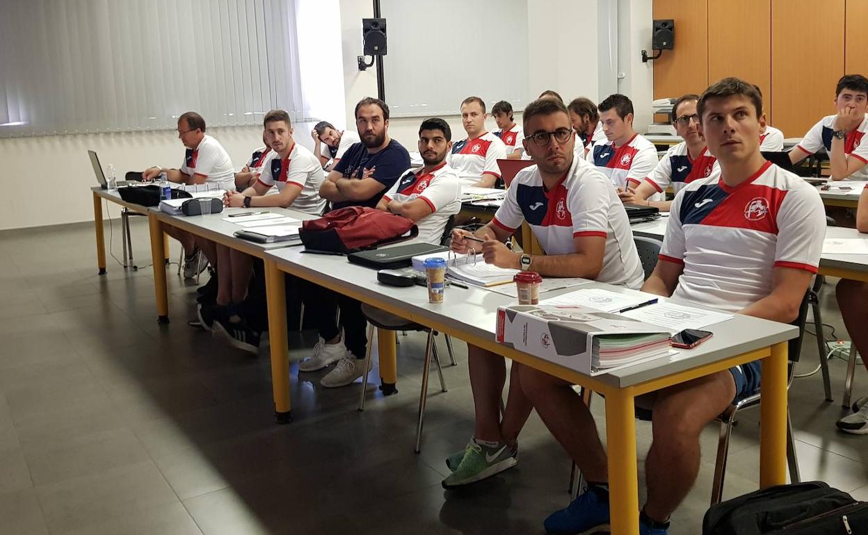 Un grupo de alumnos durante una de las aulas de formación a técnicos de la Federación de Castilla y León de Fútbol.