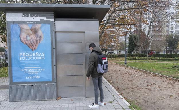 Urinario en Poniente.