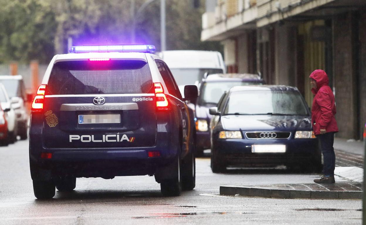 Un coche de la Policía Nacional, en ua imagen de archivo.