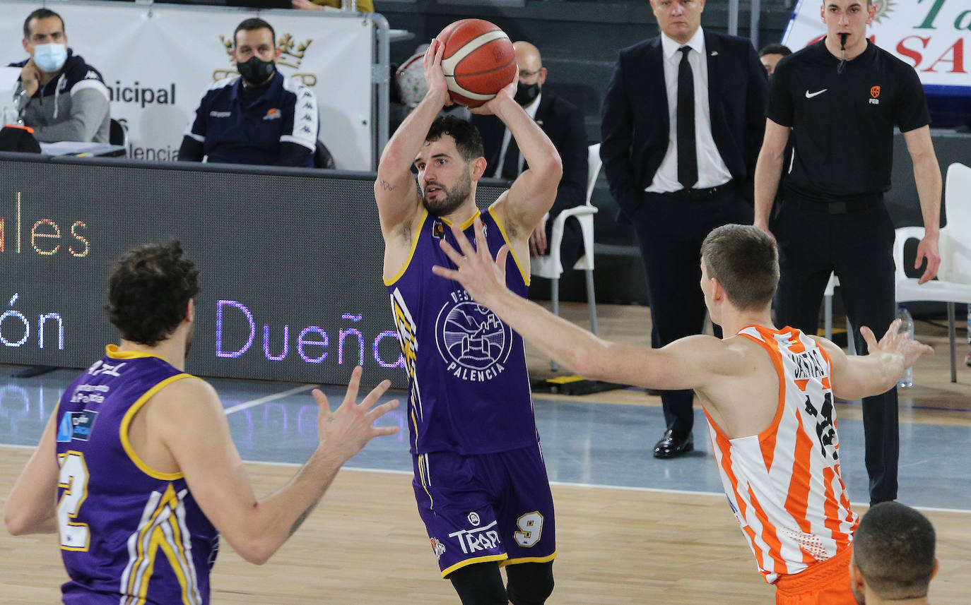 Derrota del equipo de Arturo Álvarez ante los pupilos del exentrenador morado Sergio García.