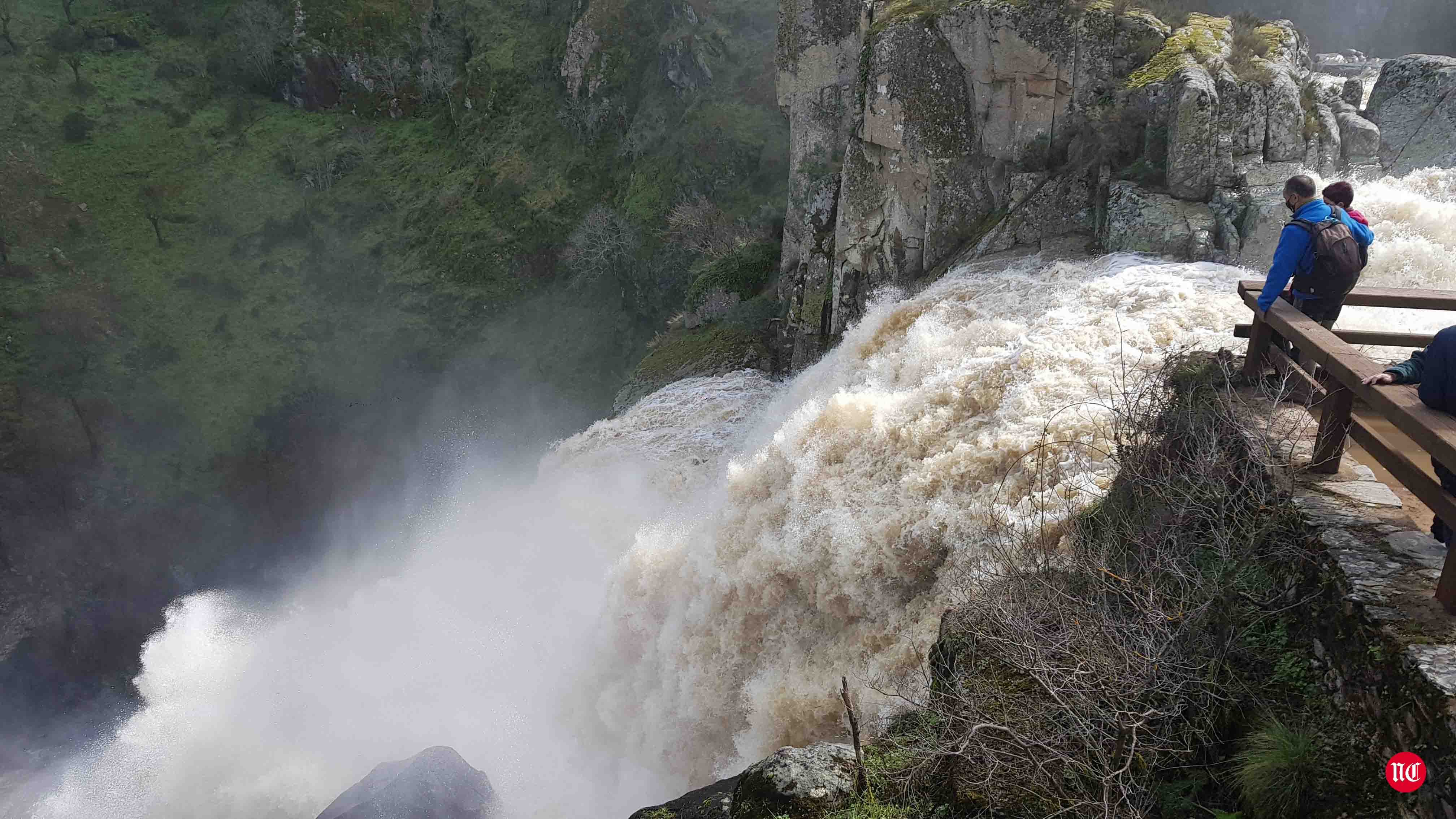 Espectacular Pozo de los Humos y desborde del Río Tormes