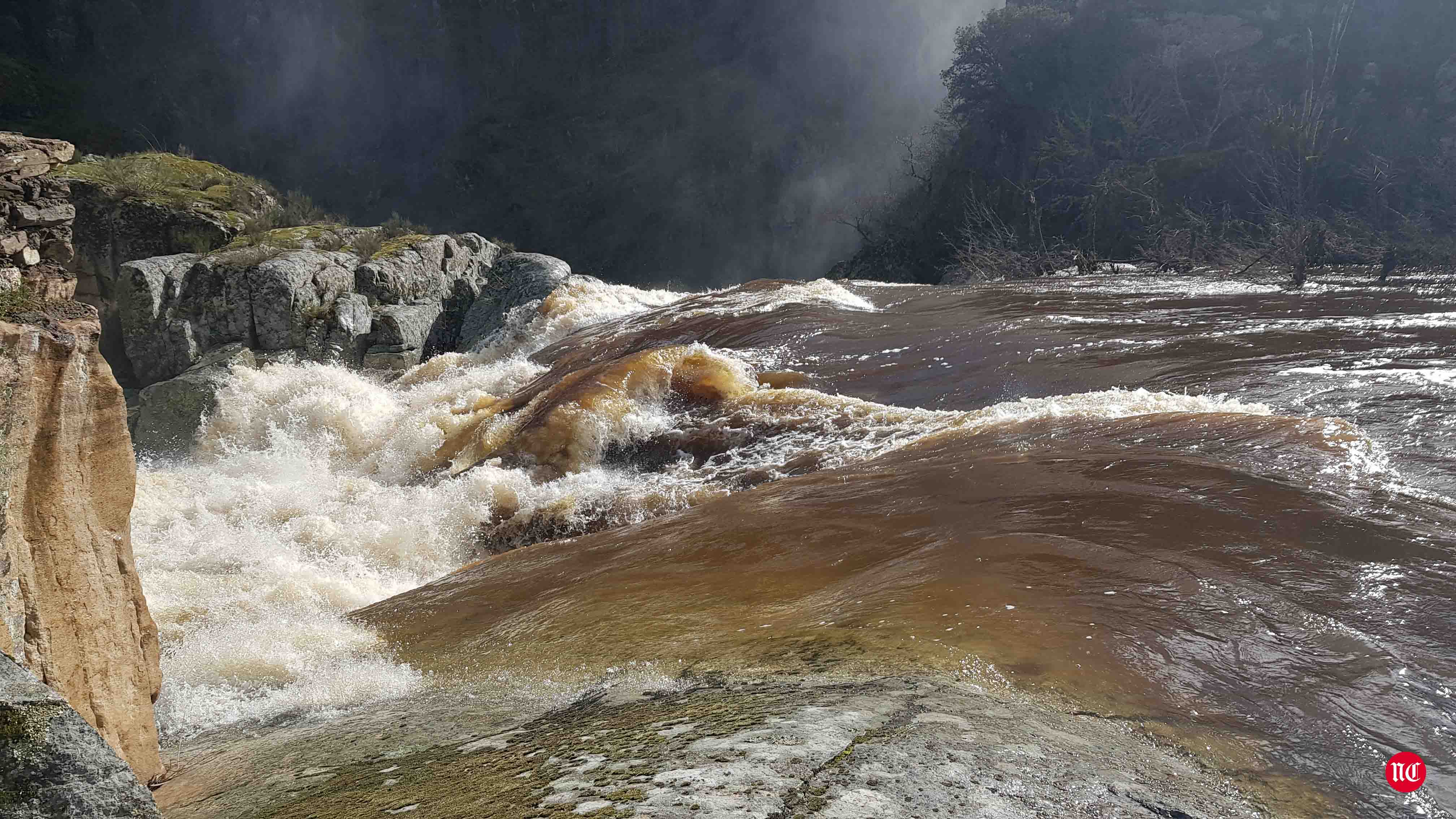 Espectacular Pozo de los Humos y desborde del Río Tormes