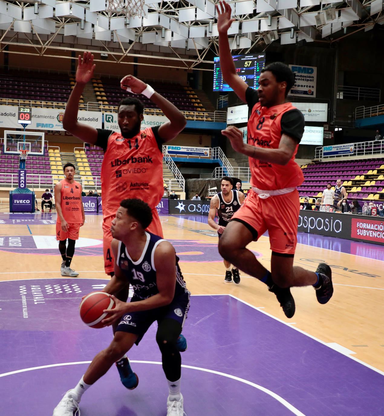 Partido entre el Clínica Sur-Aspasia y el Liberbank Oviedo.