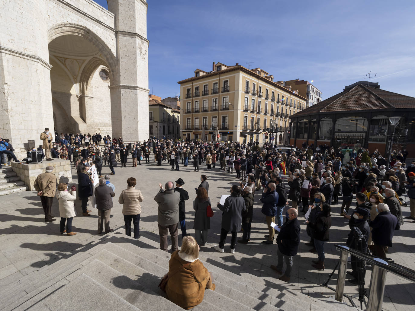 Fotos: Medio millar de personas se manifetan en Valladolid por el aforo de las iglesias