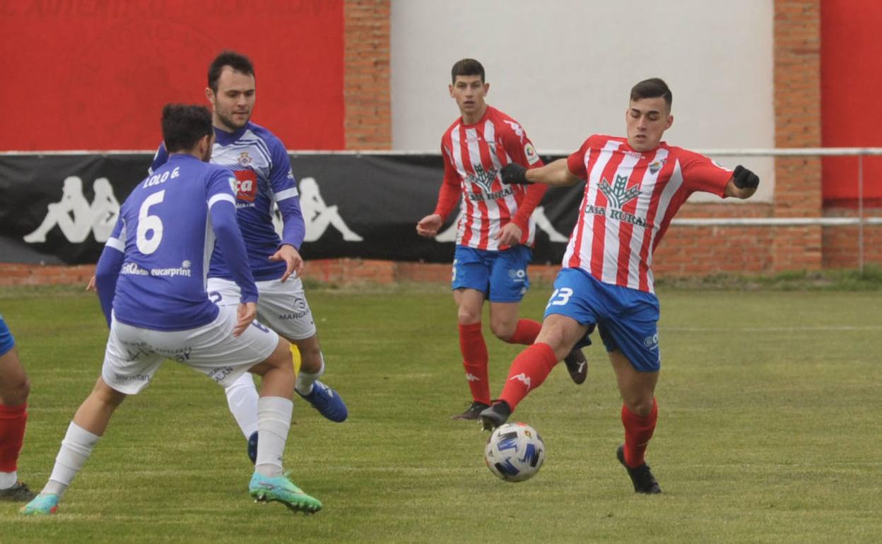 Imagen de archivo de un partido del Tordesillas en esta temporada. 