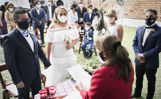 David y Patricia celebraron la boda el 19 de diciembre en el jardín de los padres de la novia en Ecuador. 