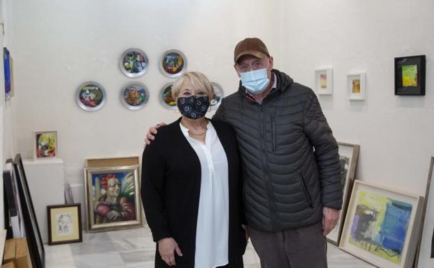 Marisol Puertas y Lorenzo Colomo, en su galería. 