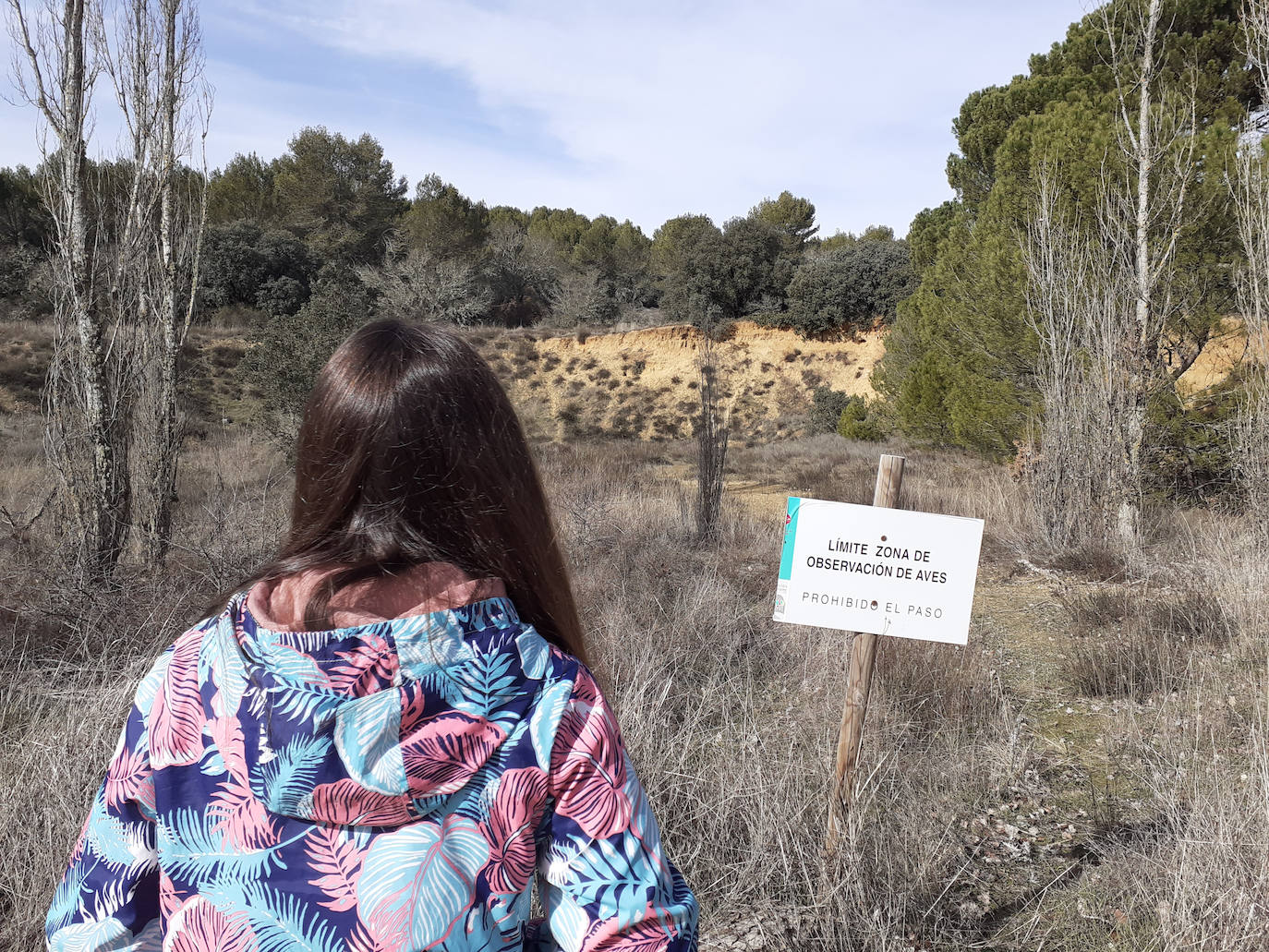 Un grupo de excursionistas en el pantano de la Santa Espina.